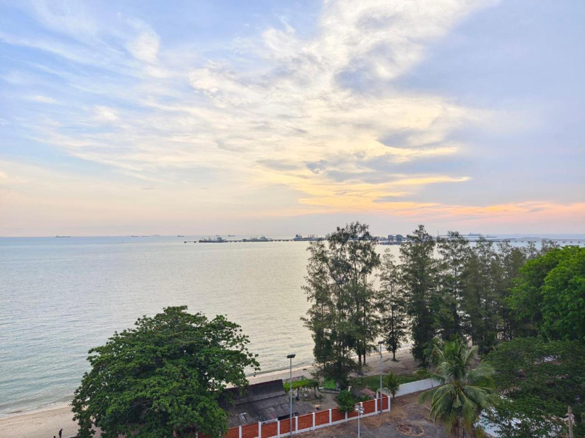 Mutiara Melaka Beach Resort By Glex Tangga Batu Exterior foto